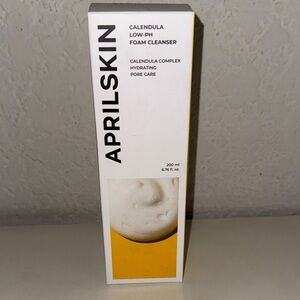 April skin Calendula Low-pH Foam Cleanser